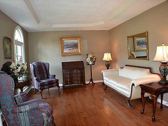 5th image of 829 Forest Lakes Cir