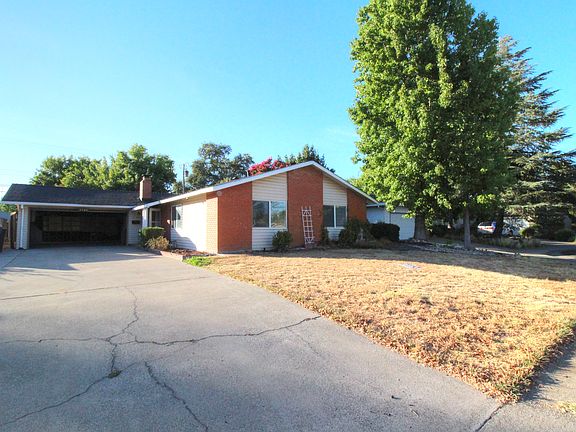 3rd image of 1705 Tanglewood Ln