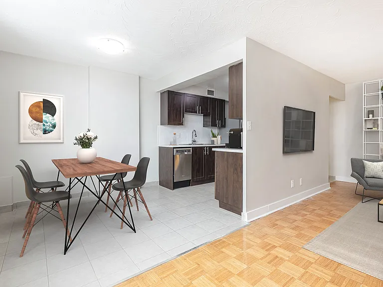 1231 Richmond St N — Photo 3