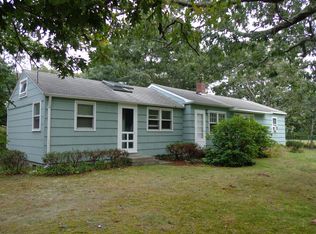13 Huckleberry Ln, Hampton Bays, NY 11946