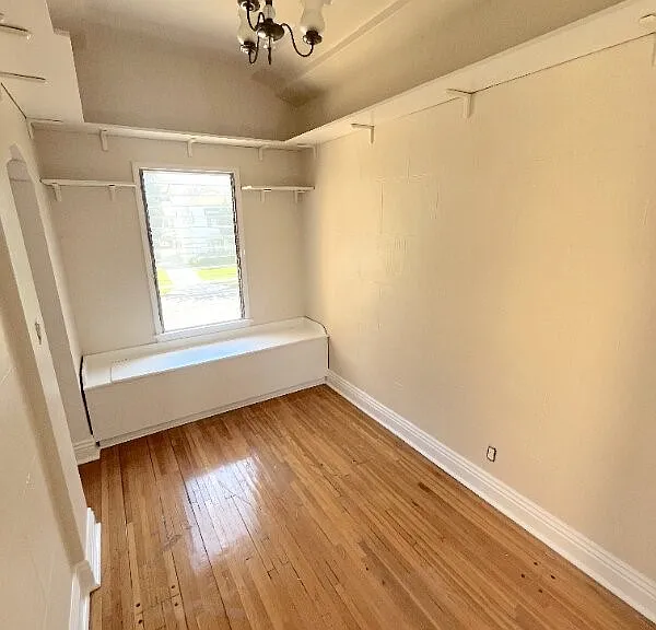 223 1/2 S Gale Dr — Photo 22