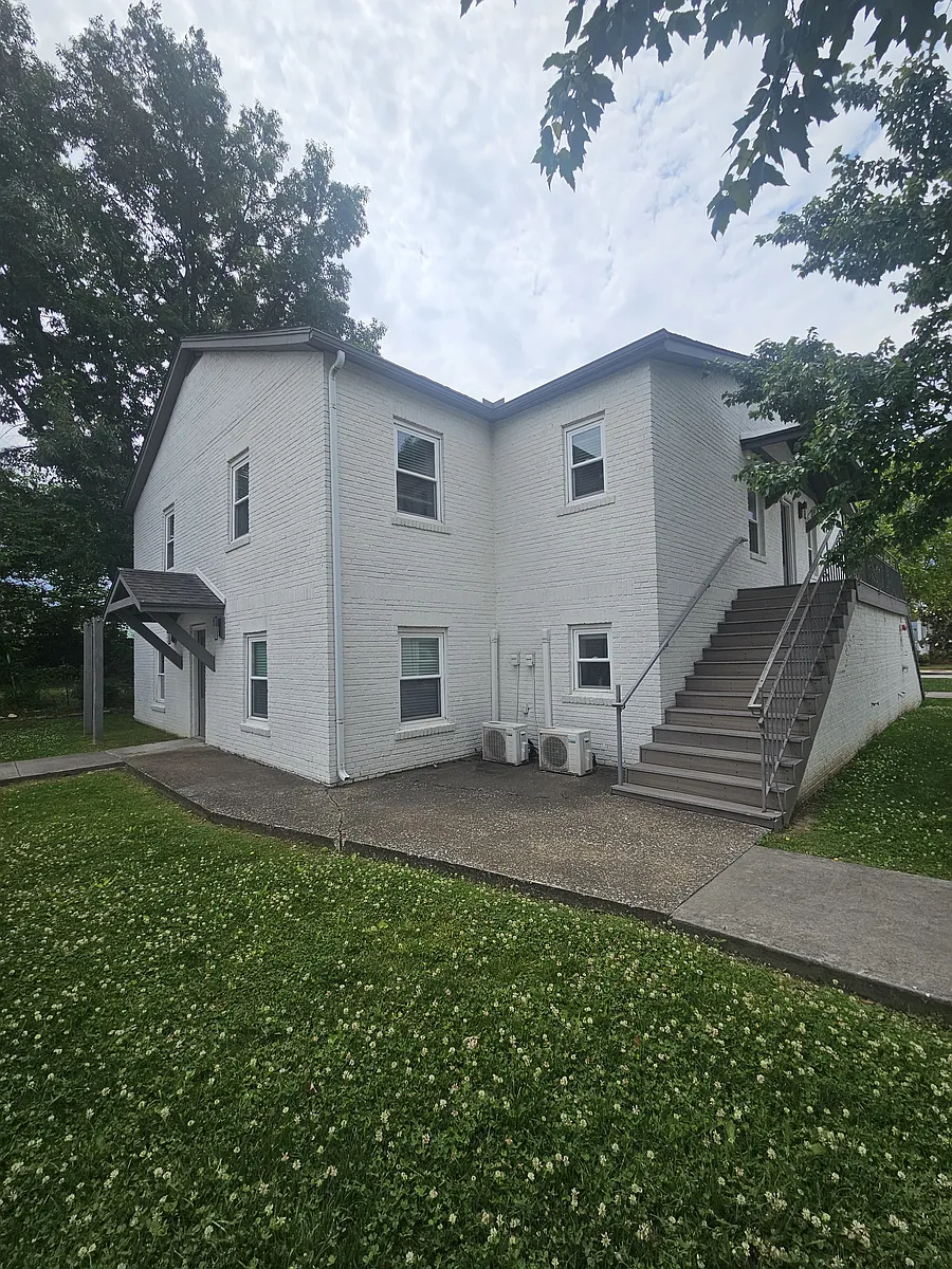 Building Photo - 1590 Adams St #202
