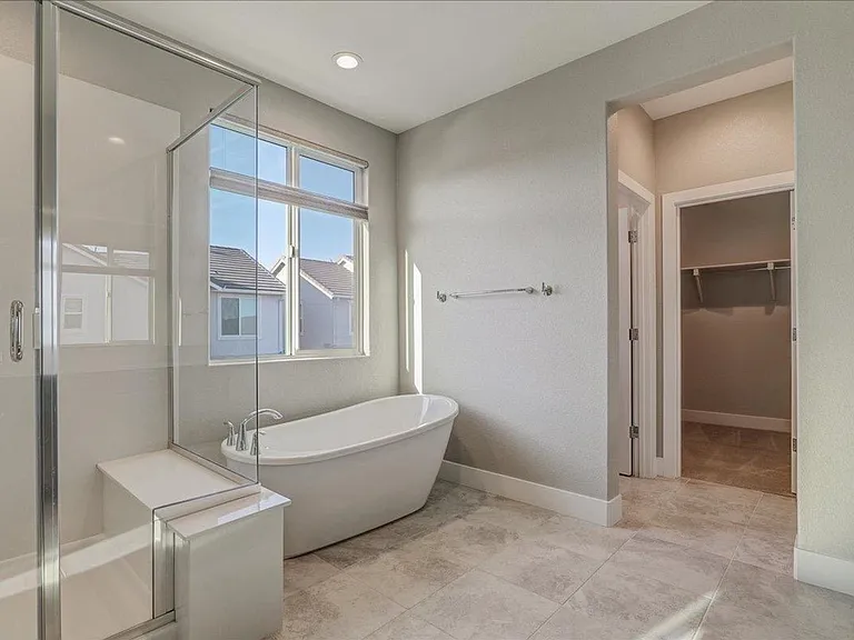 579 Honeysuckle Dr — Photo 5