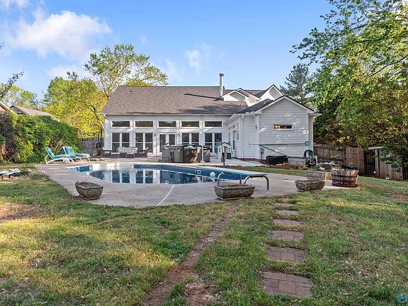 5th image of 107 Heatherwood Dr