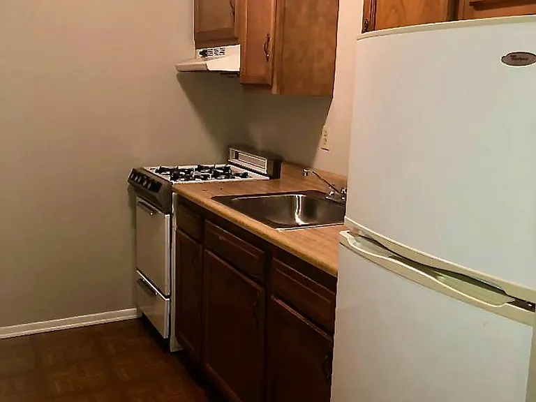 230 Oakwood Ave — Photo 5