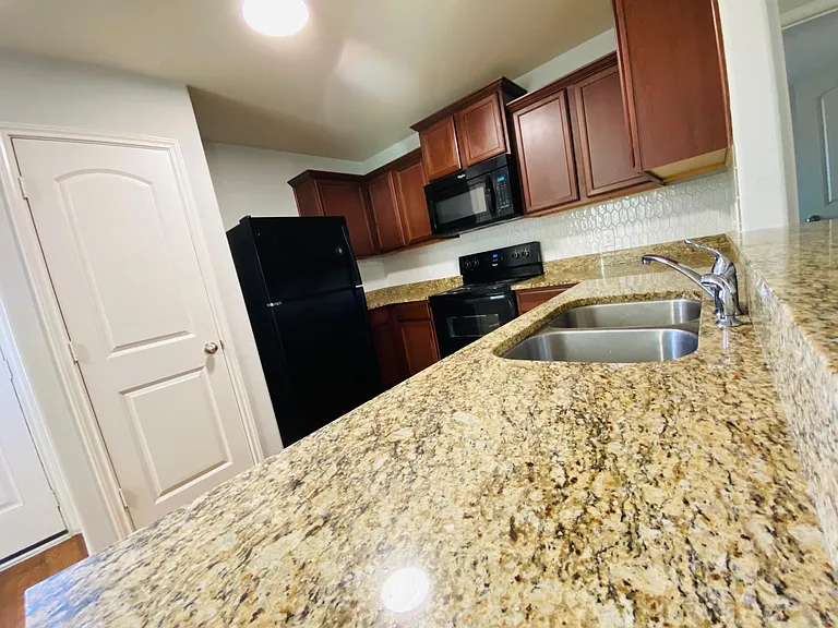 596 Ruby Ln — Photo 11