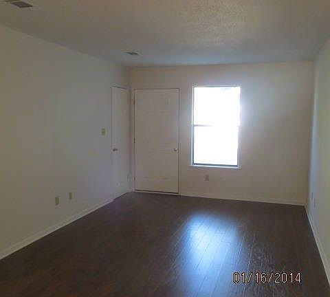 2nd image of 1279 Redwood Ln #140