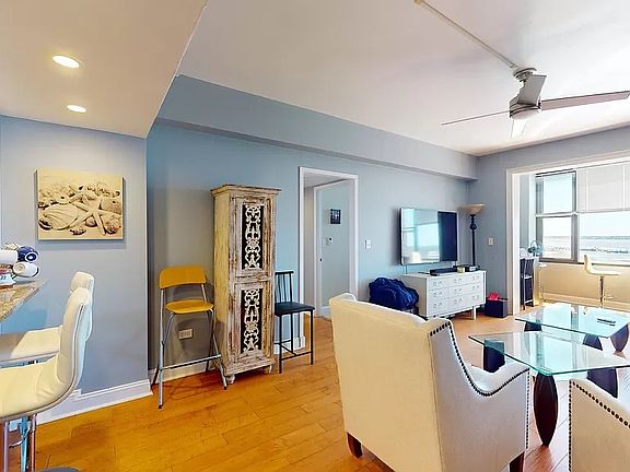 2nd image of 14 Lockwood Dr #1001