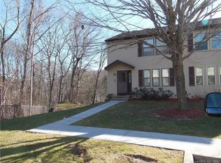 20 Barn Finch Cir #20, Naugatuck, CT 06770