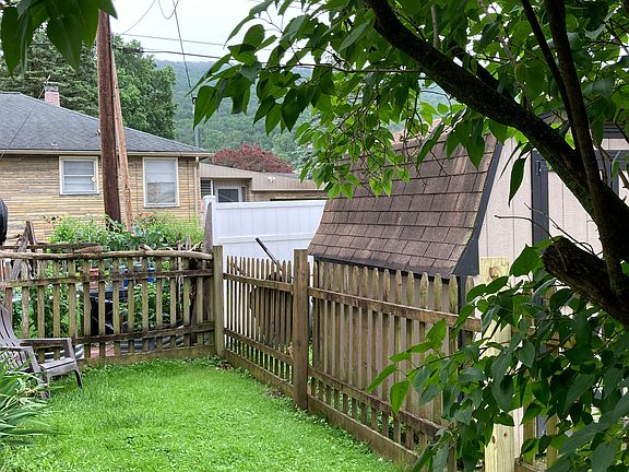 2nd image of 414 Percy St