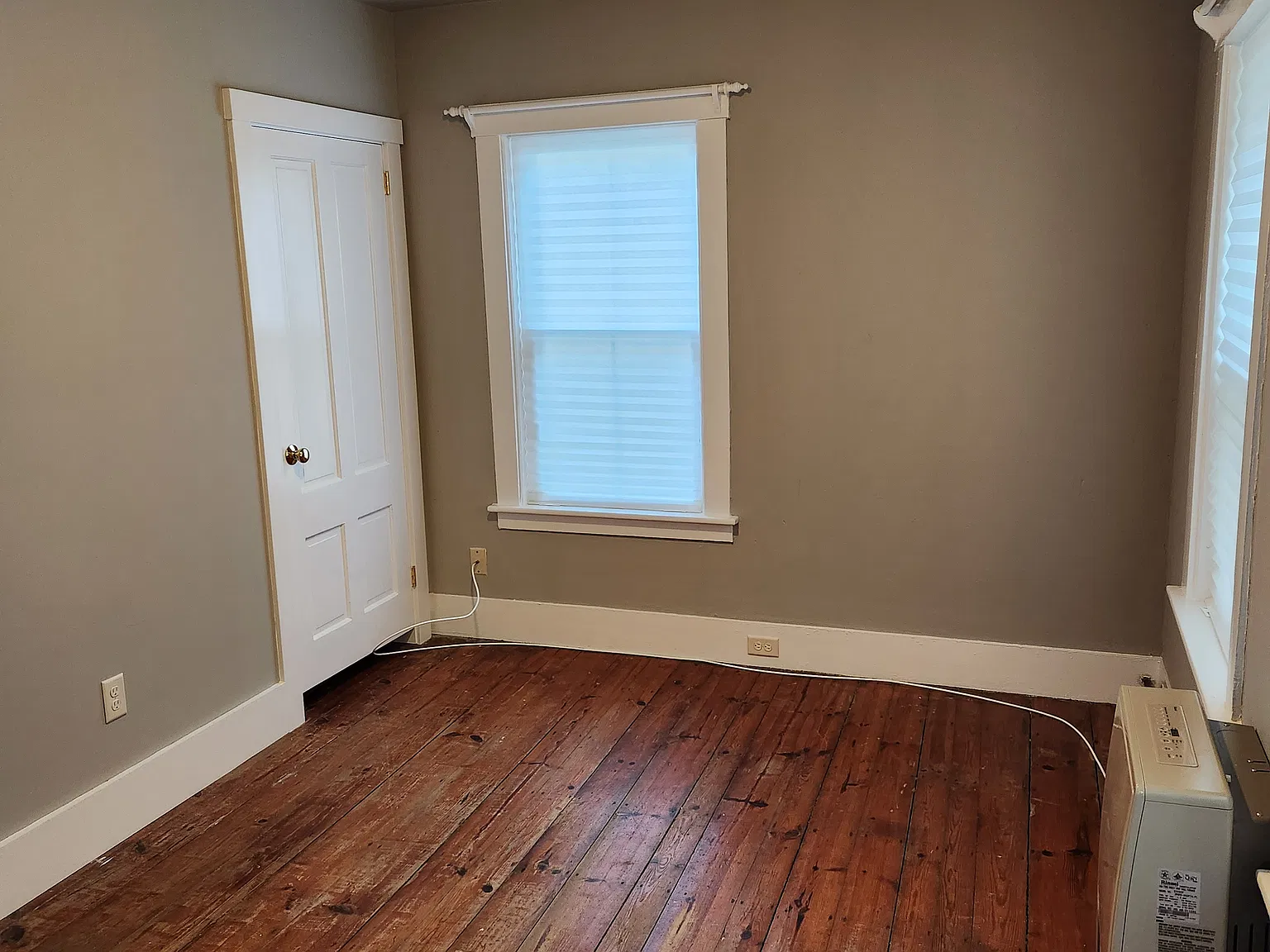3 bed, 1.5 bath, 900 sqft, $1,900 — Photo 2
