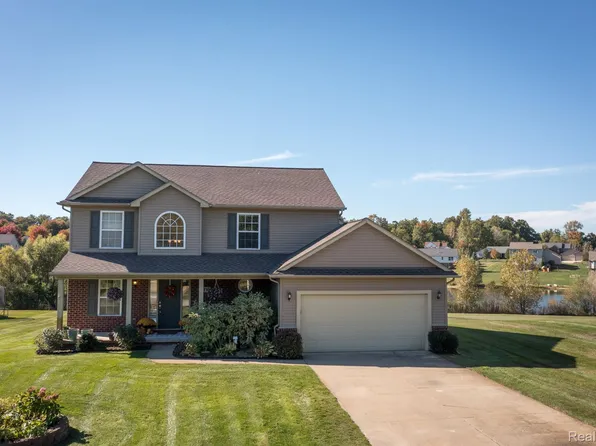 4719 S Quarry Creek Dr, White Lake, MI 48383
