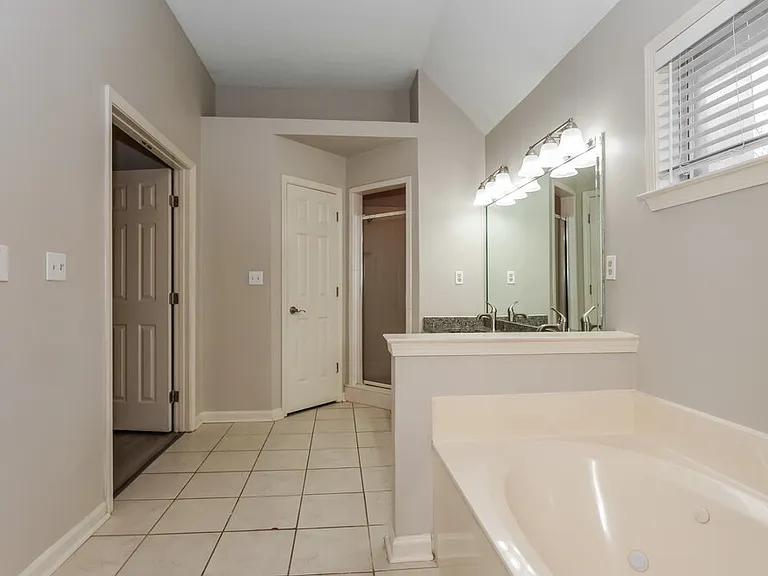 7643 Shadow Hills Dr — Photo 10