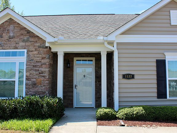 Front Entrance (no stairs)