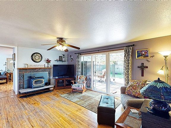 3rd image of 5604 91st Pl NE