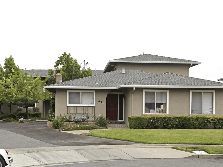 691 Ontario Ct — Photo 18