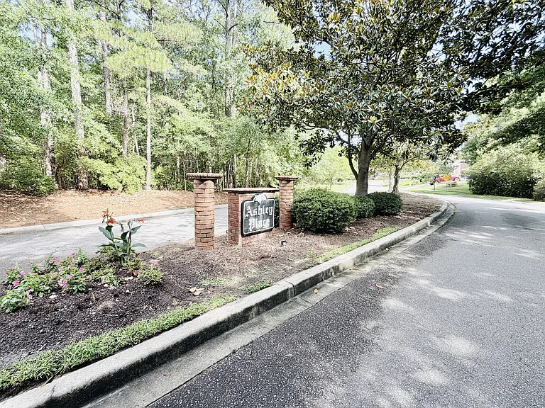 207 Ashley Place Rd — Photo 2