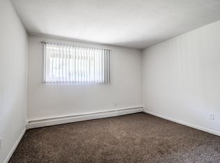 27 Old Carriage Rd APT 33, West Warwick, RI 02893