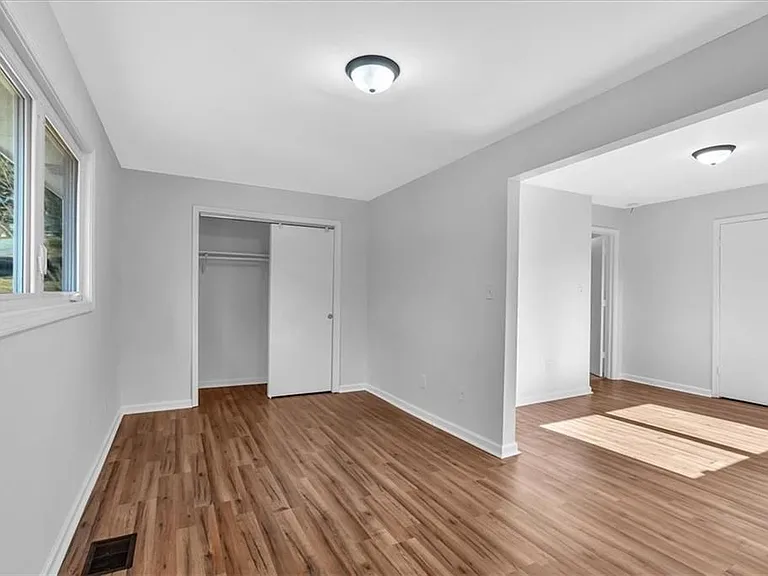 2142 Cloverdale Dr — Photo 44