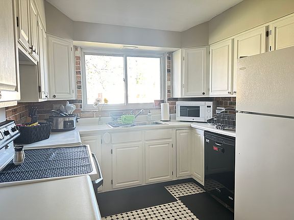 5th image of 1908 Echo Woods Ct