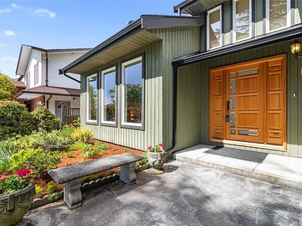 4021 Dawnview Cres, Saanich, BC V8N 5P7
