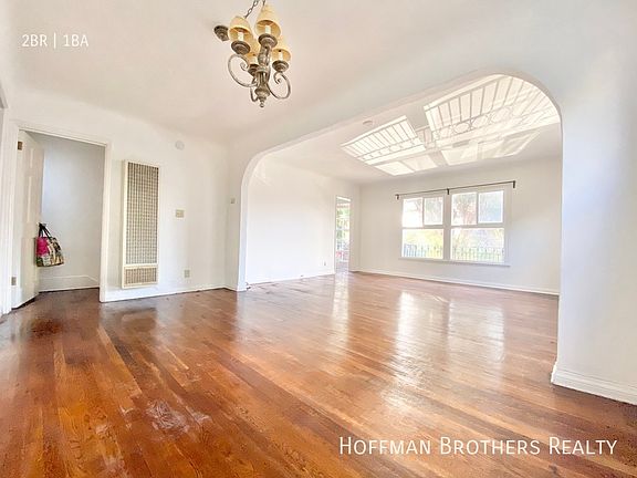 4th image of 526 1/2 Heliotrope Dr