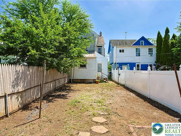 227 E Garrison St — Photo 26