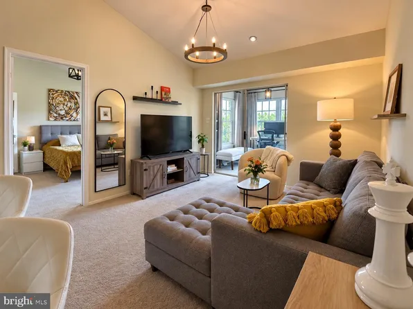 3315 Wyndham Cir APT 4229, Alexandria, VA 22302