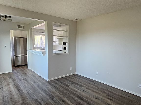 4th image of 2558 Sunset Dr