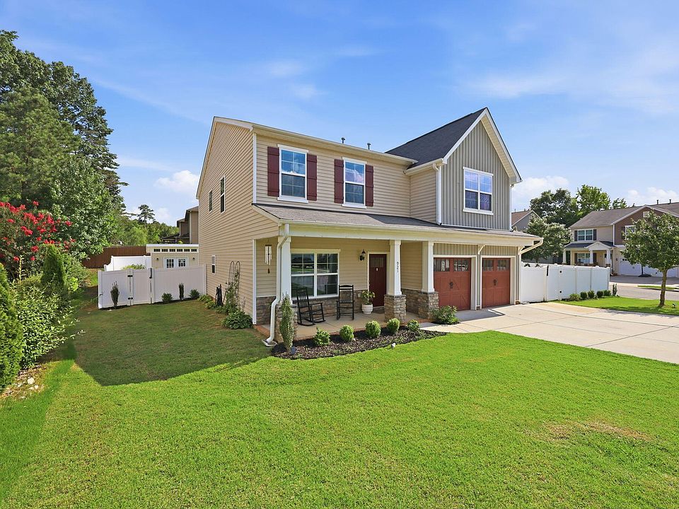 1st image of 921 Sugar Tree Dr
