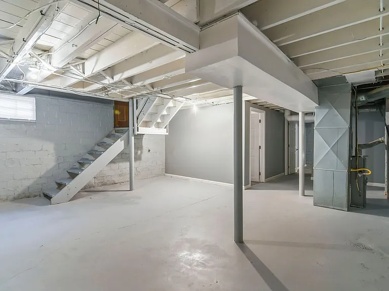 708 S 15th St — Photo 17