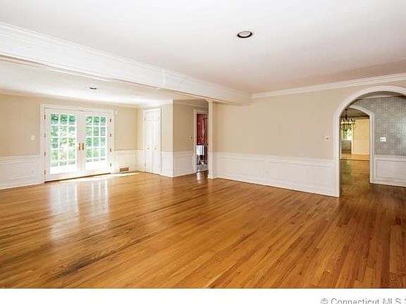 5th image of 38 Jennifer Ln