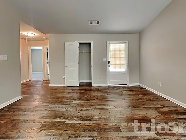 37 Oakville Dr — Photo 2