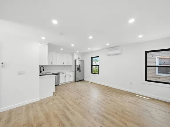 230-15 87th Avenue image 3 of 9