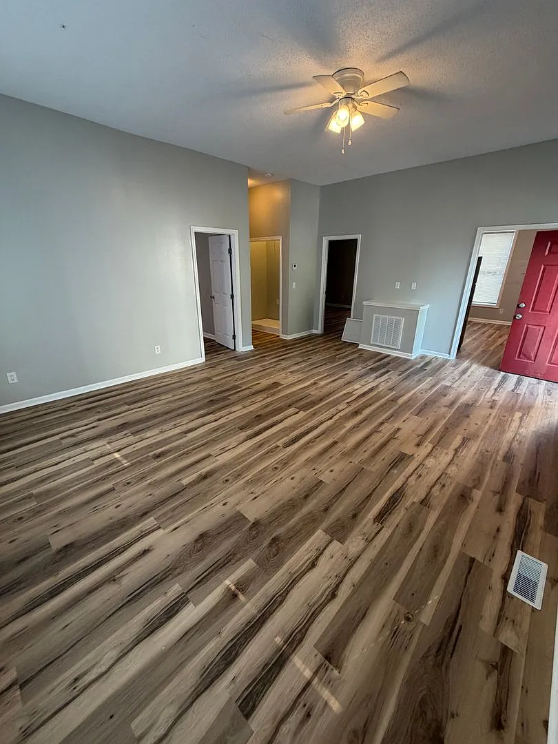 Remodeled! Walkable! 2 bedroom/1 bath — Photo 2