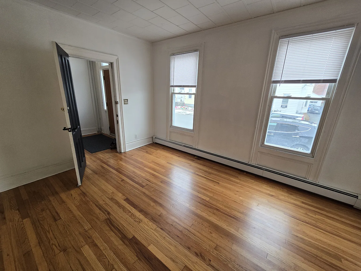 2 bed, 1000 sqft, $1,600 — Photo 2