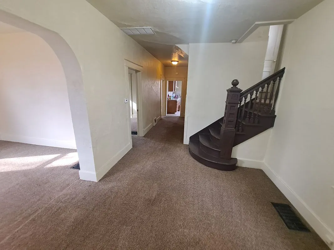 3 bed, 1.0 bath, 1631 sqft, $1,345 — Photo 4