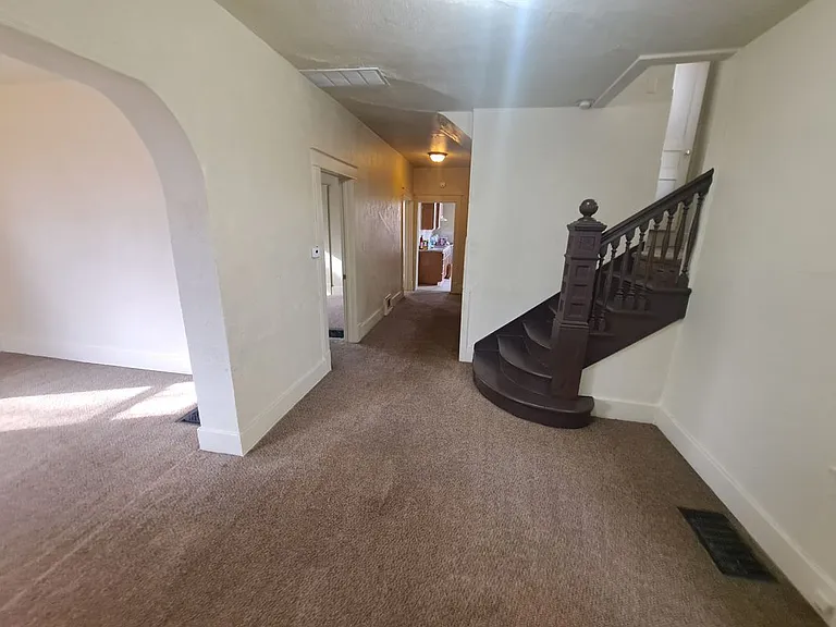 1112 Gaines St — Photo 4