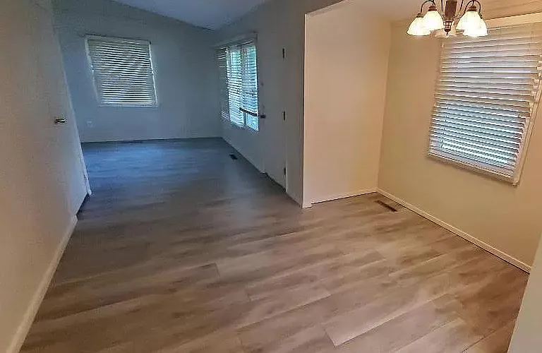 1020 S Eastview Dr — Photo 4