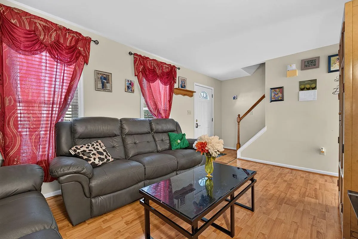 3 bed, 2.0 bath, 1680 sqft, $1,700 — Photo 3