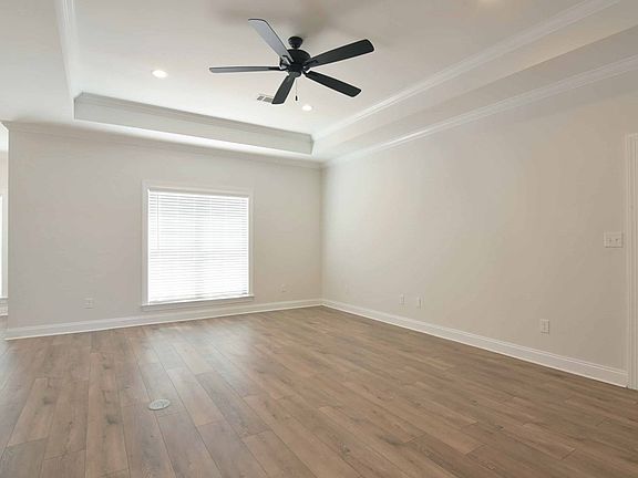 3rd image of 328 Ambleside Dr