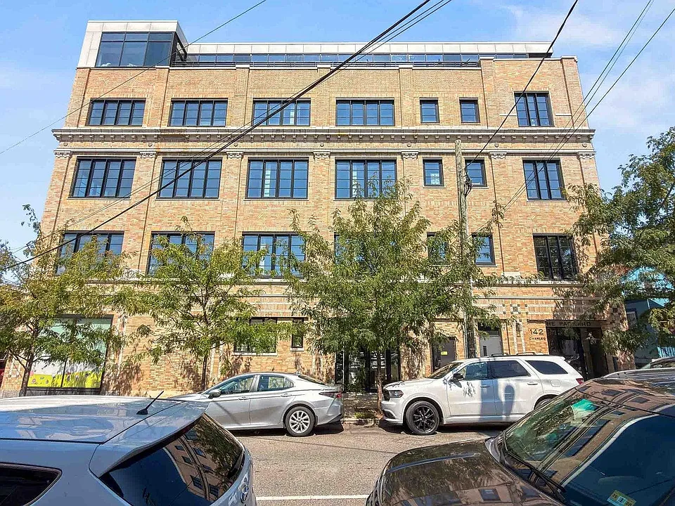 142 Charles St #204
