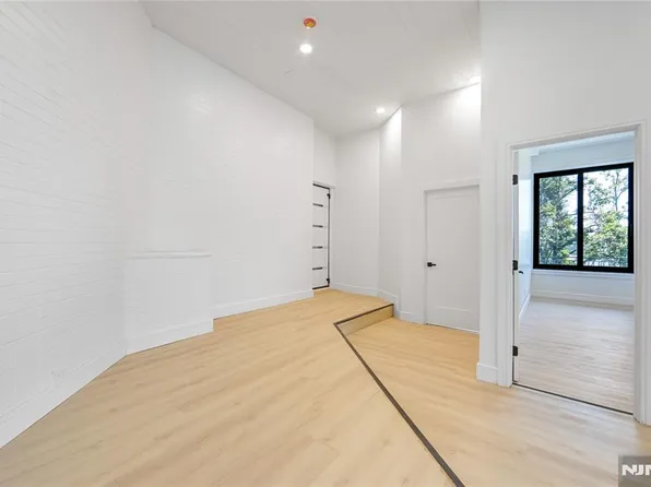 114 Pine Street image 14 of 35