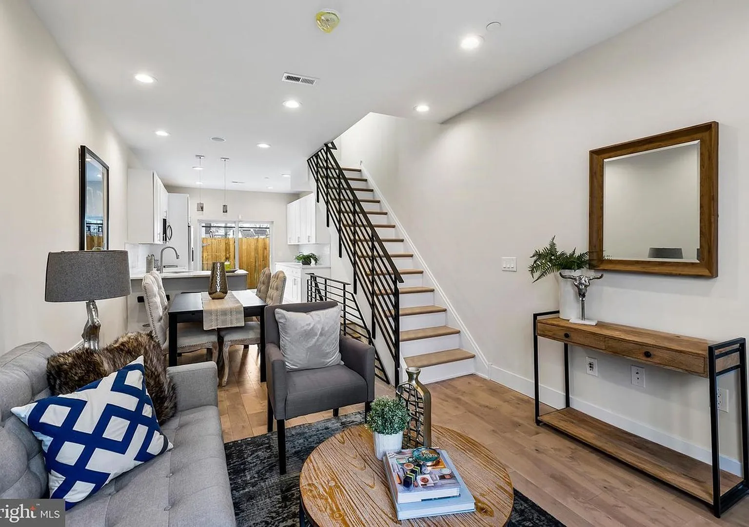 Four Bed West Kensington Townhome — Photo 2