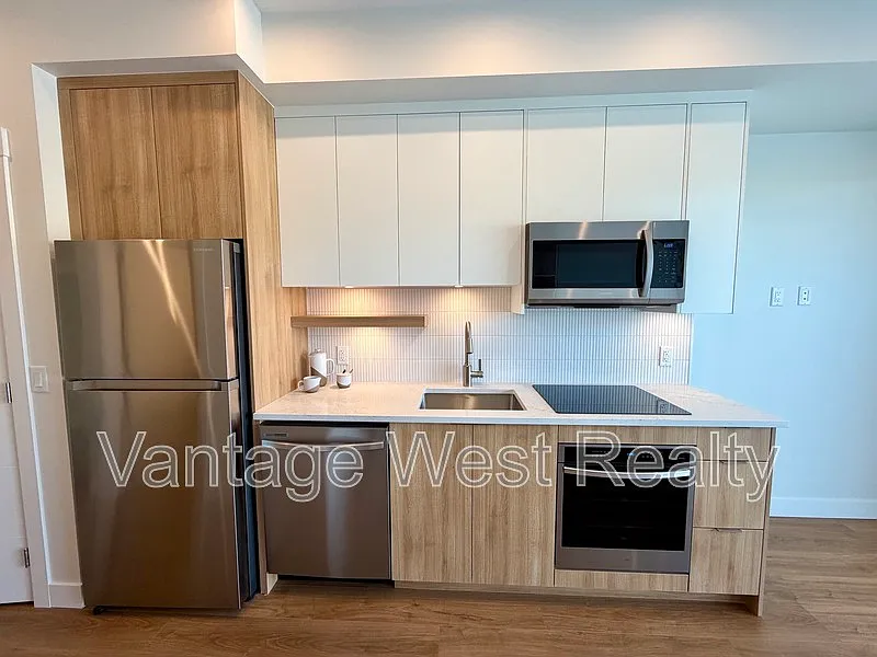 1280 Sutherland Ave #204