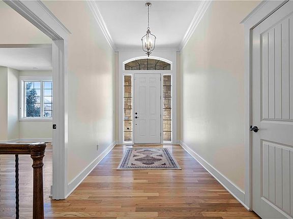 5th image of 15921 Eby St