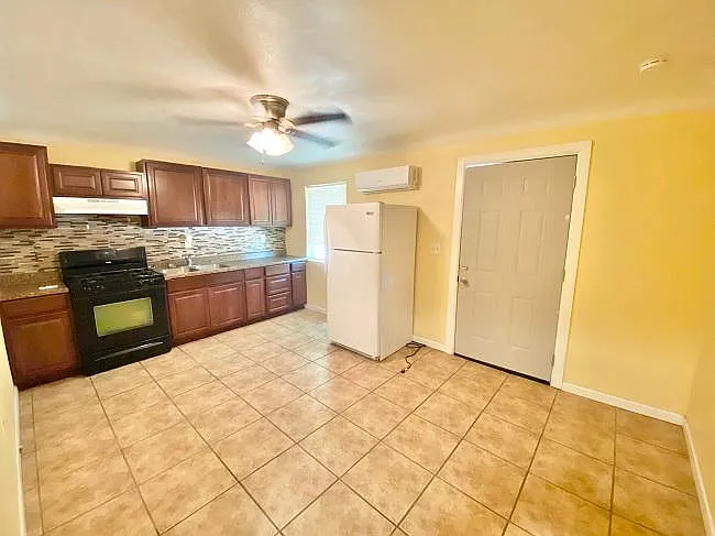 671 S 1st Ave #671 — Photo 3