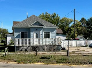 24 6th Ave NE, Devils Lake, ND 58301