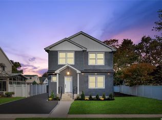 7 Belt St, Bellmore, NY 11710
