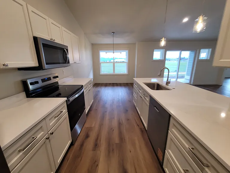 763 Foxglove Dr — Photo 4